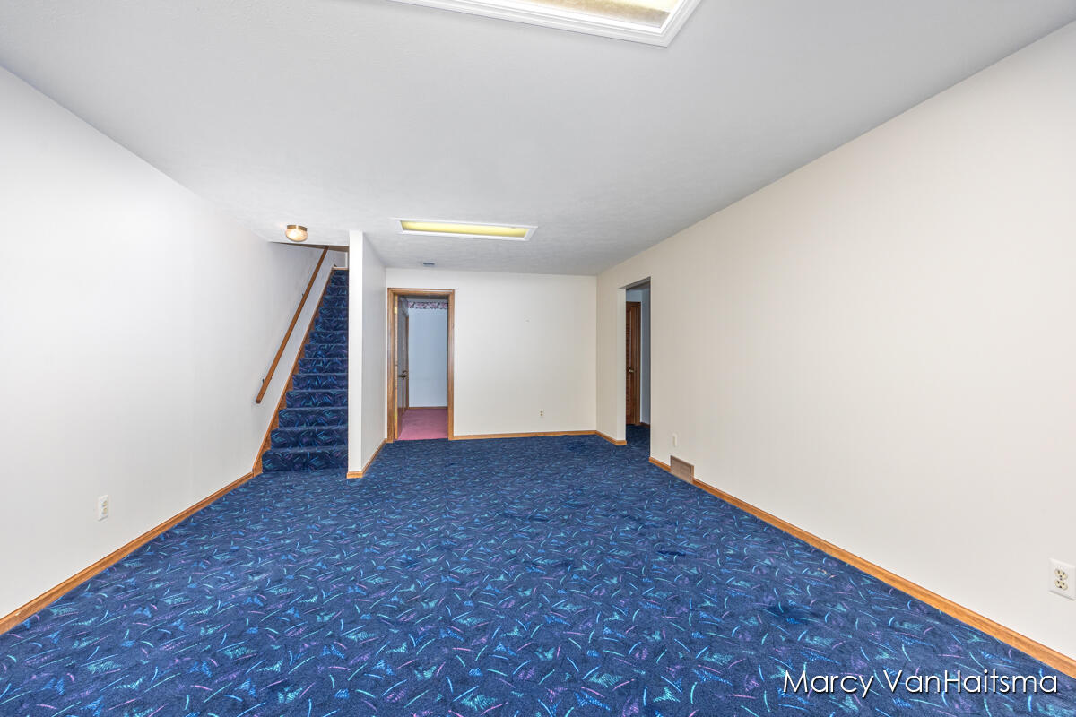 1861 Elizabeth Lane Jenison, MI 49428 - Photo 14 of 18 Gallery Image 14