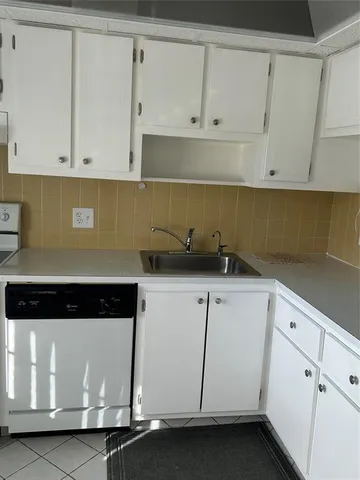 $1,400 | 7807 Golf Cir Drive, Unit 205, Margate, FL 33063