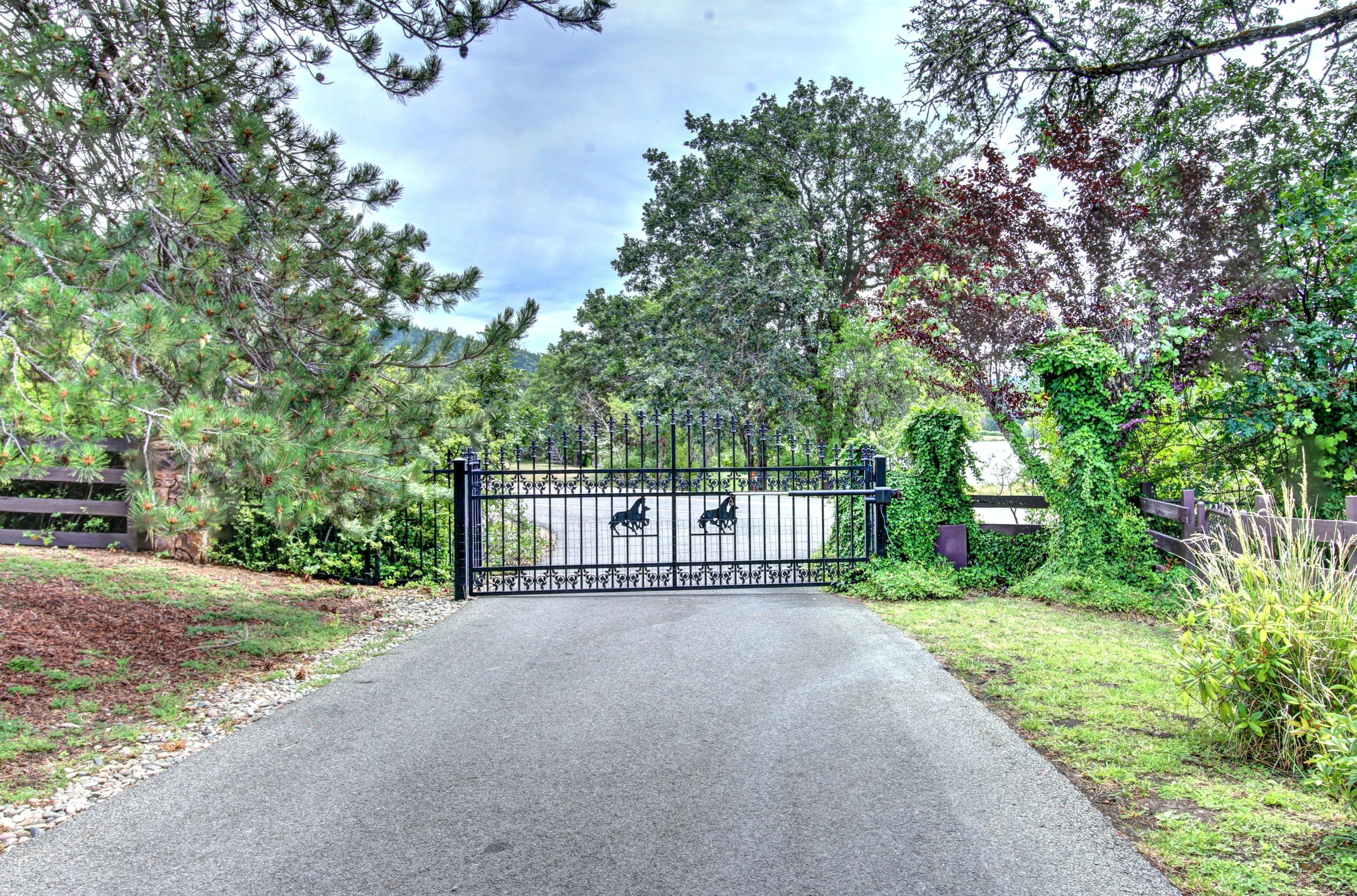 100 Springbrook Drive Grants Pass, OR 97527 - Photo 56 of 57 Entry Gate
