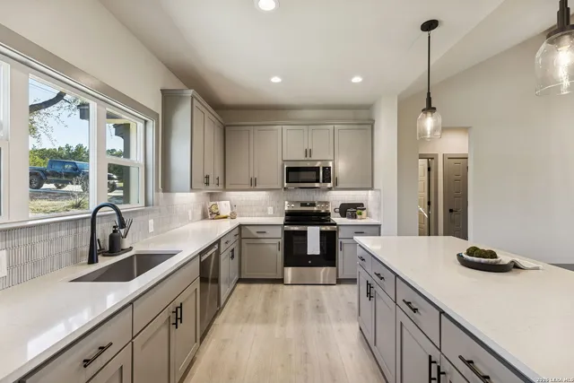 $447,900 | 1513 Redwood Road, Fischer, TX 78623