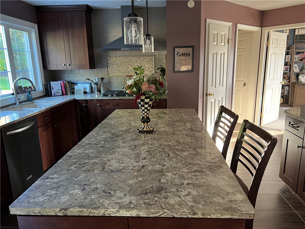 232 Torrey Pine Drive Greece, NY 14612 - Photo 8 of 28 island