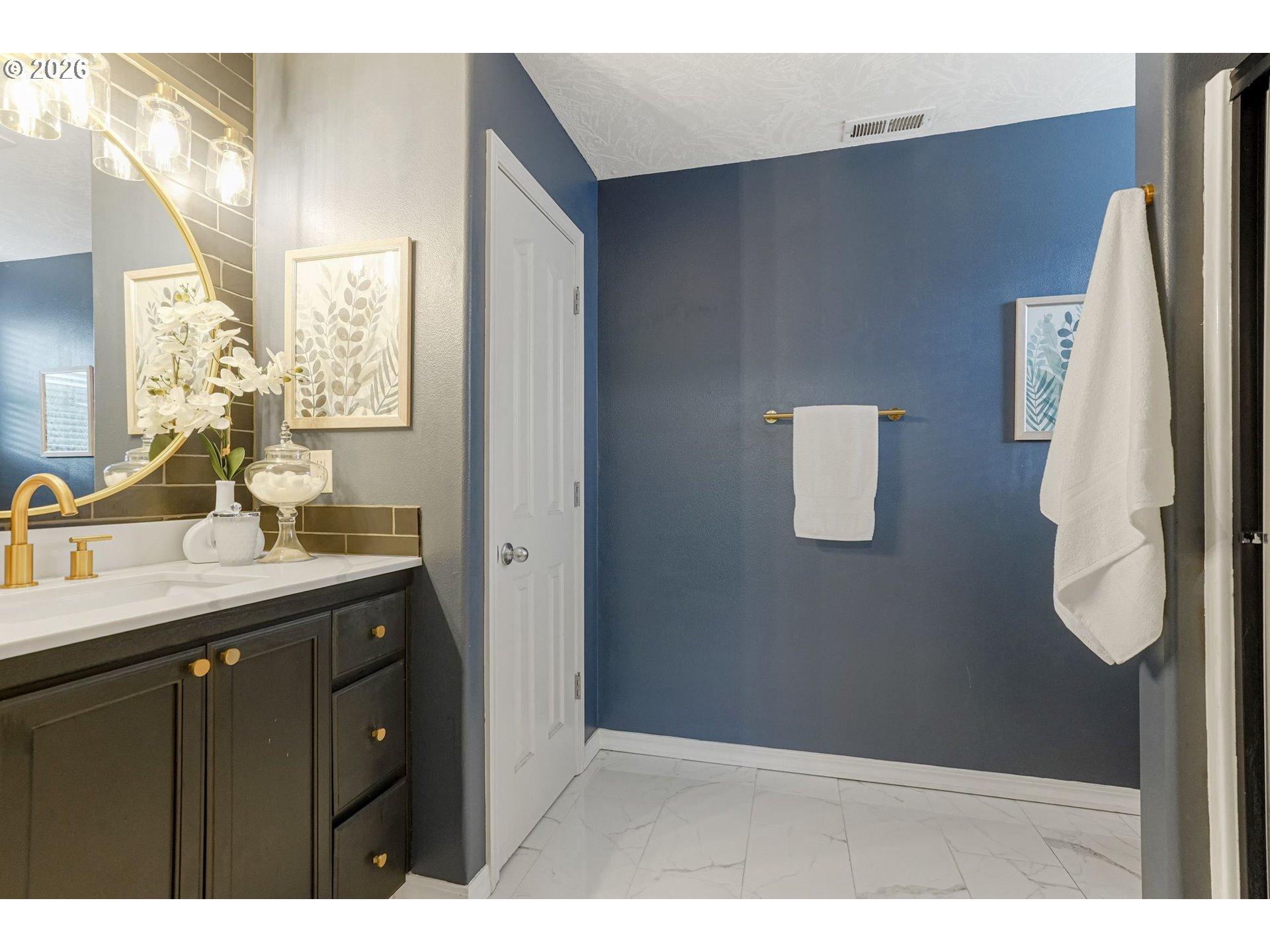 4791 Currant Lane Northeast Salem, OR 97305 - Photo 27 of 42 a bathroom with a sink and mirror