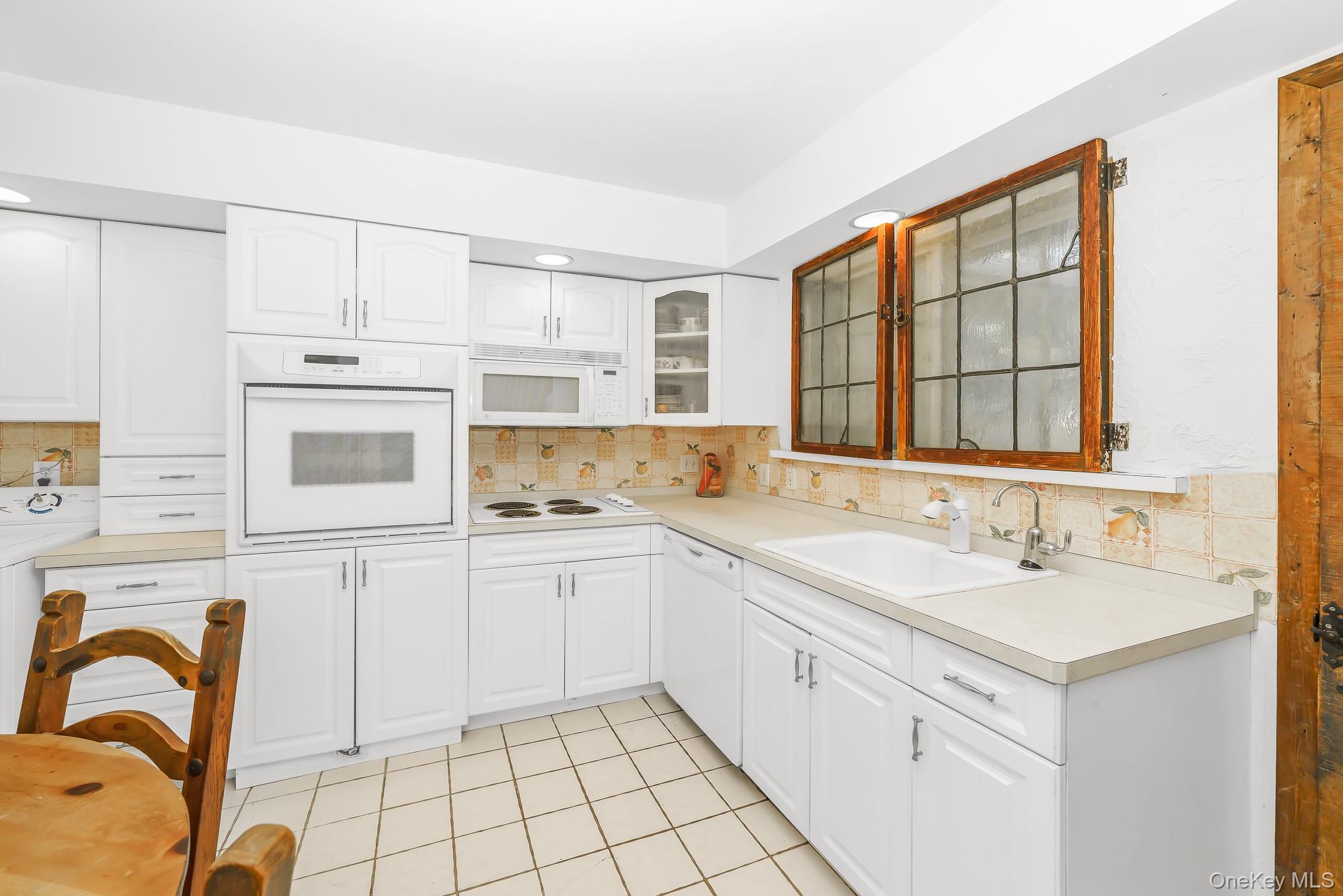 10 Rye Place Commack, NY 11725 - Photo 3 of 25