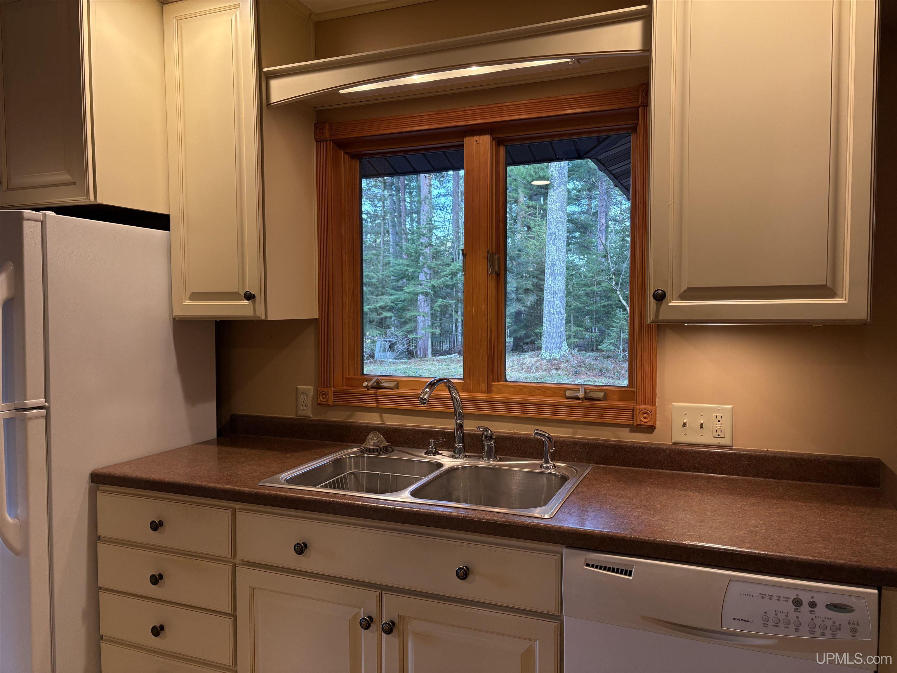 274 Riverside Road Marquette, MI 49855 - Photo 16 of 45 Gallery Image 16