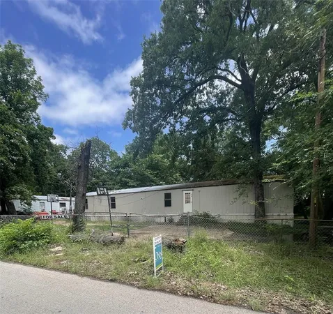 a view of a back yard