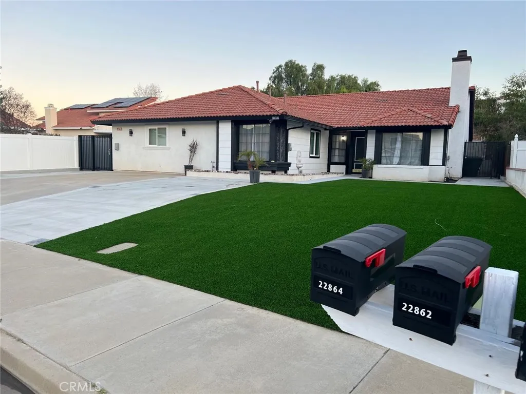 a view of a house with a yard