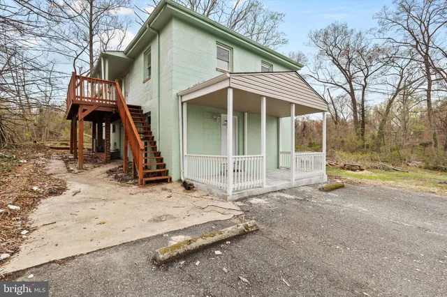 a view of a house with basketball court