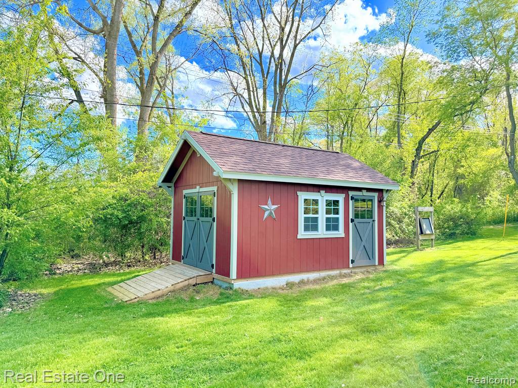 2063 Cole Road Lake Orion, MI 48362 - Photo 34 of 46 Gallery Image 34