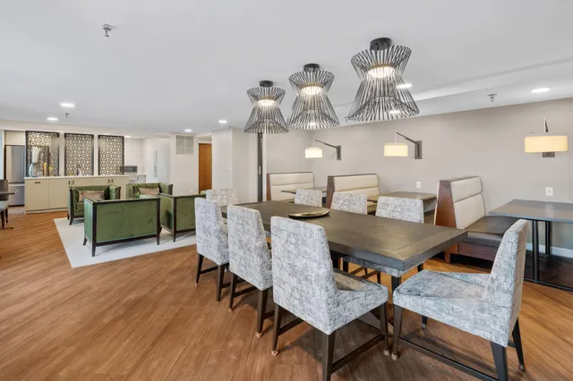 $1,995 | 433 South 7th Street, Unit 1814, Minneapolis, MN 55415