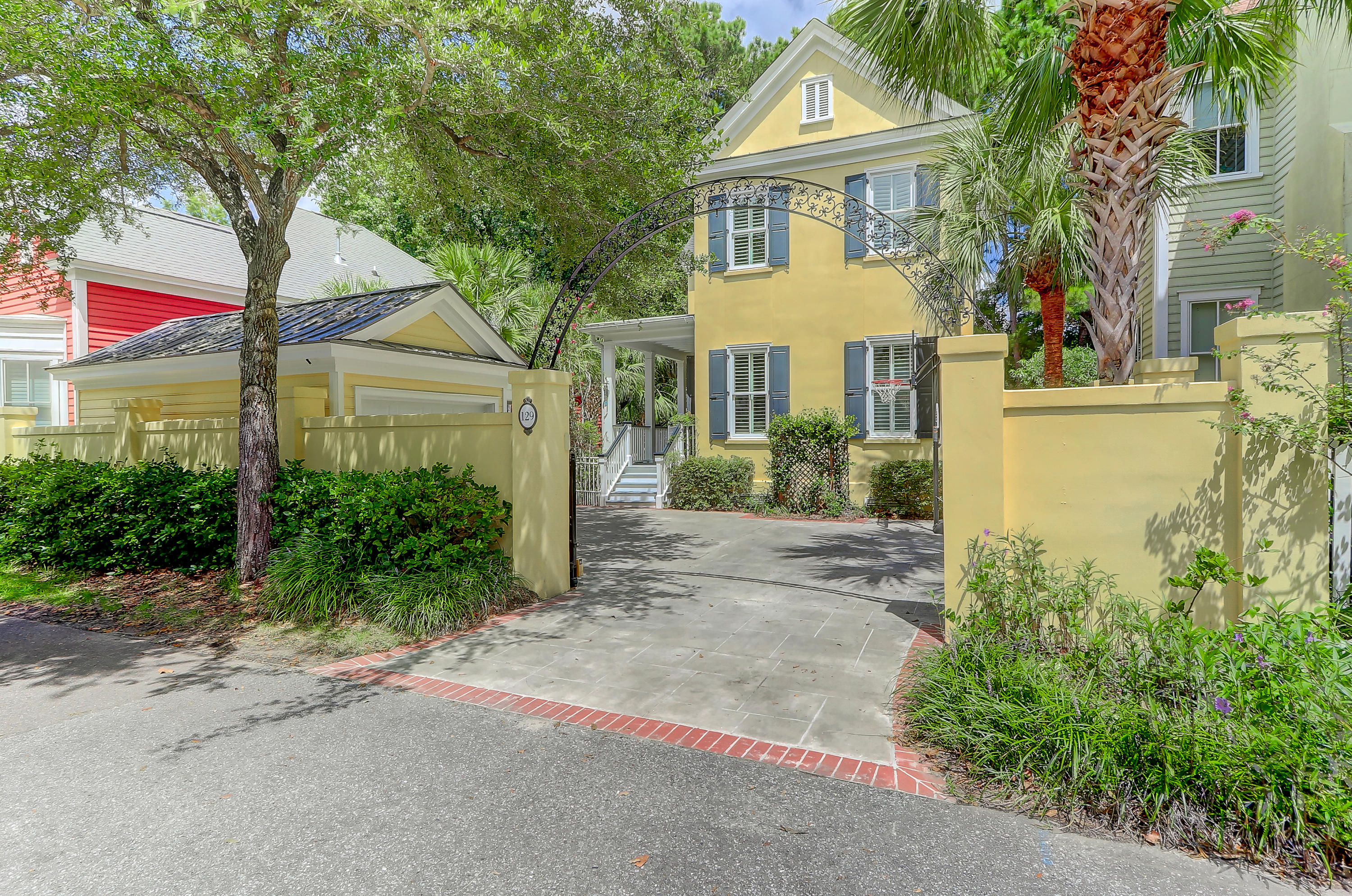 129 Jakes Lane Mount Pleasant, SC 29464 - Photo 2 of 27 129 Jakes (1)