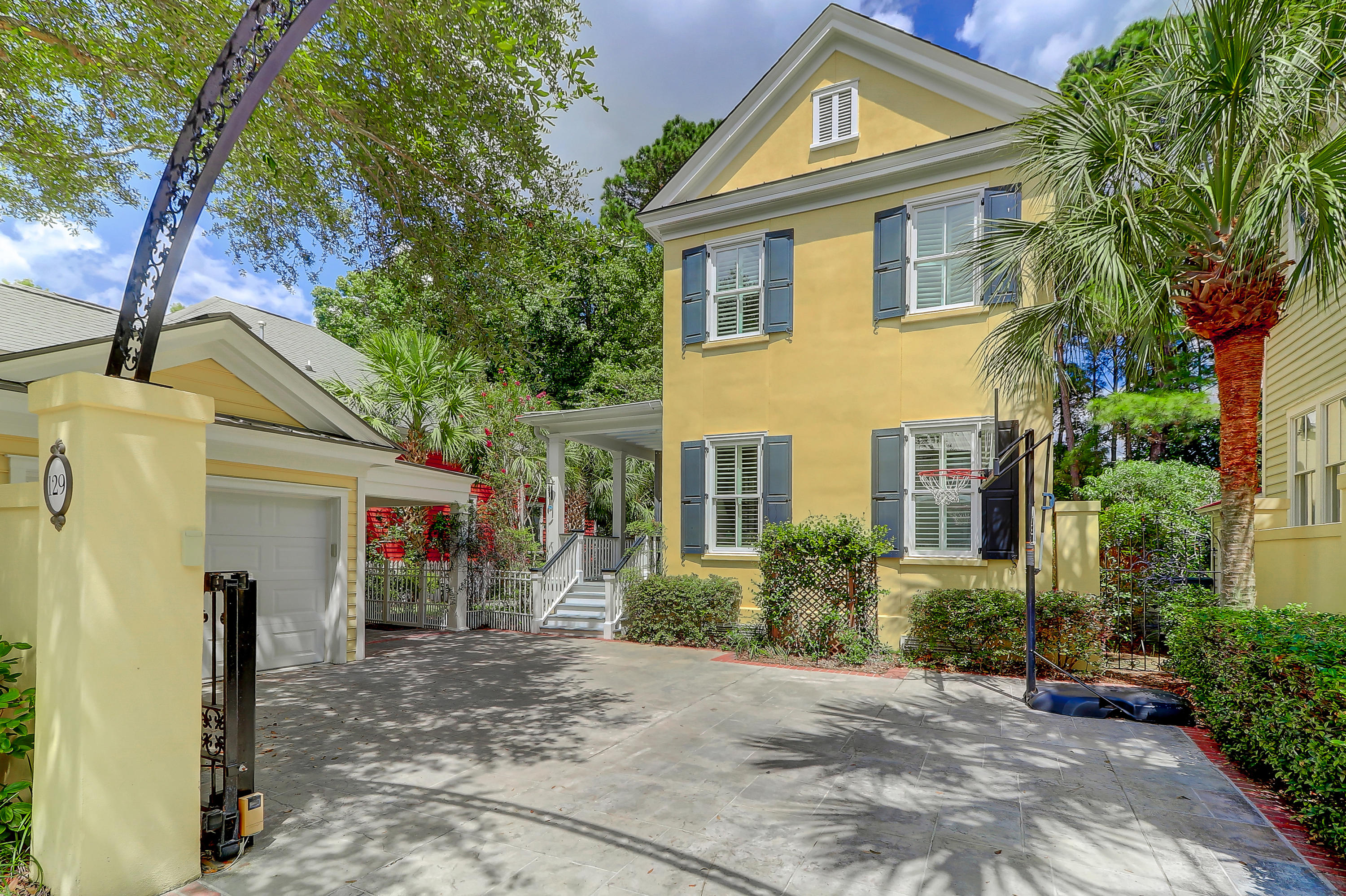 129 Jakes Lane Mount Pleasant, SC 29464 - Photo 3 of 27 129 Jakes (3)