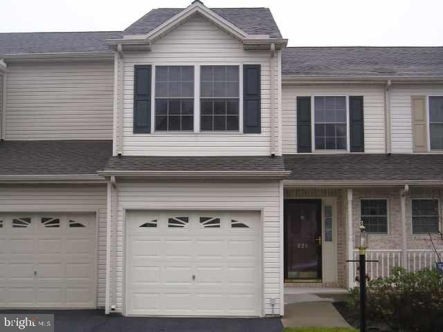 221 Silver Leaf Ridge Harrisburg, PA 17110 - Photo 1 of 8 Gallery Image 1