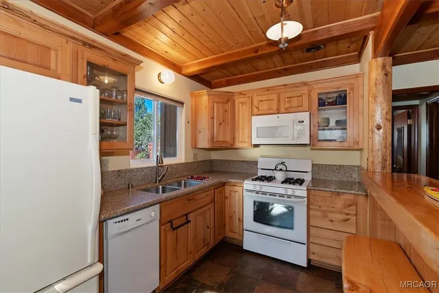 $449,000 | 687 Villa Grove Avenue, Big Bear City, CA 92314