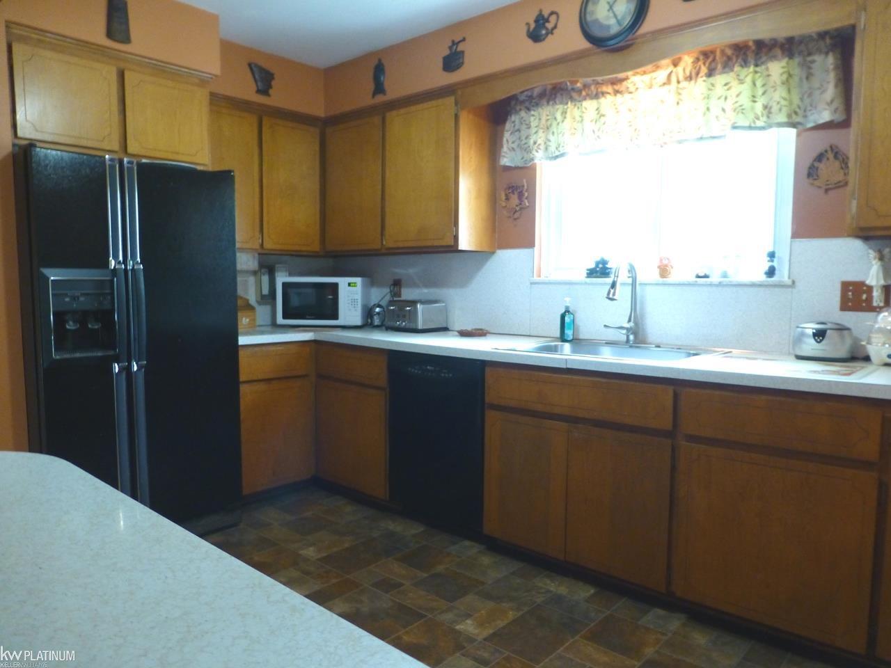 6240 County Line Road New Baltimore, MI 48047 - Photo 21 of 79 50079407-21.JPG