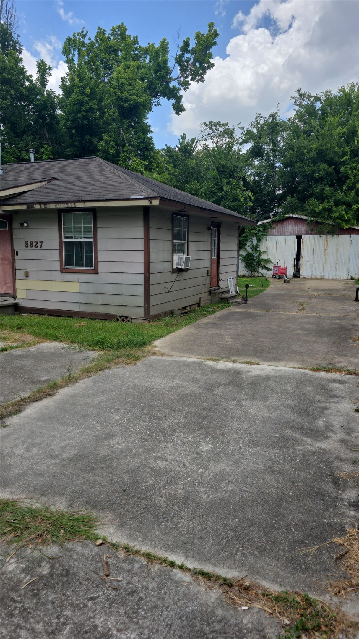 5827 Boness Road Houston, TX 77396 - Photo 3 of 7