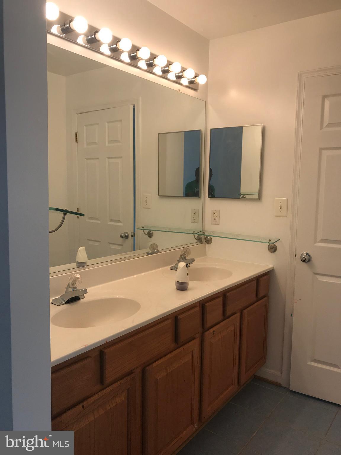 4411 Henderson Road Temple Hills, MD 20748 - Photo 10 of 17 Bath (Master)