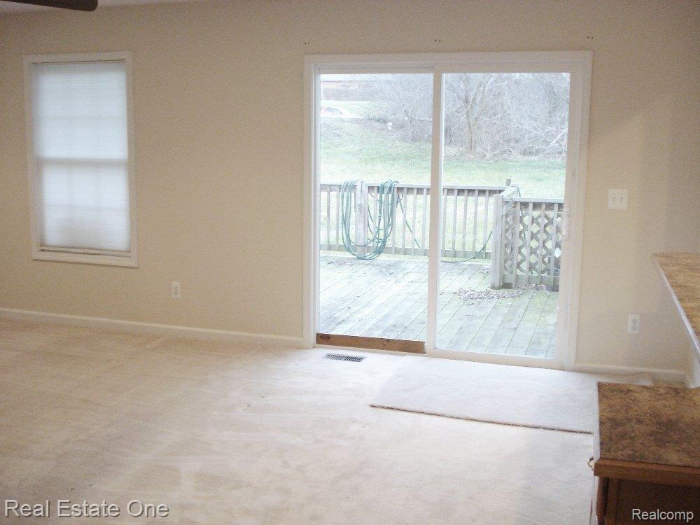37440 Eight Mile Road Northville, MI 48167 - Photo 9 of 16 Huge Family Room