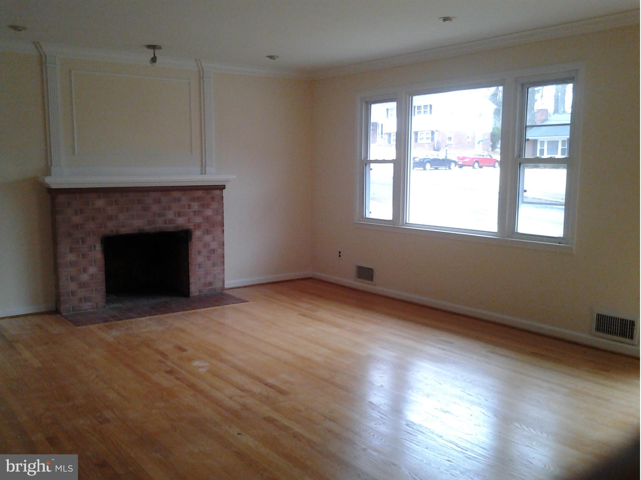 5400 Moultrie Road Springfield, VA 22151 - Photo 2 of 6 Living Room