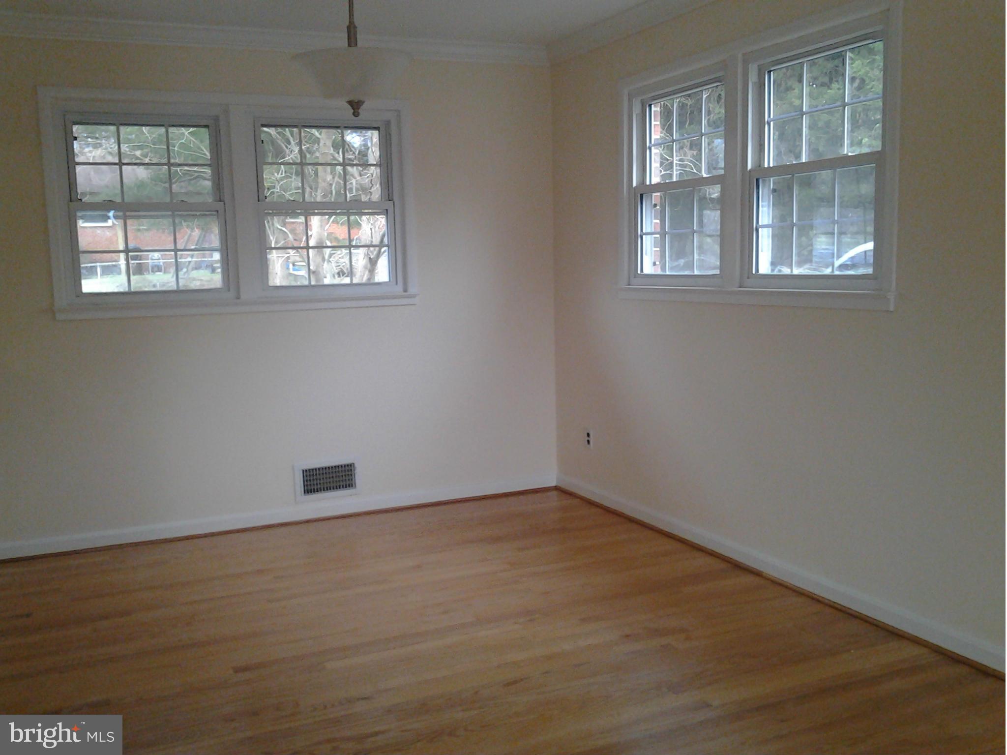 5400 Moultrie Road Springfield, VA 22151 - Photo 3 of 6 Dining Room
