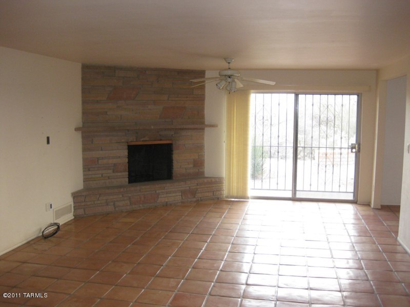 2550 North Grannen Road Tucson, AZ 85745 - Photo 2 of 12