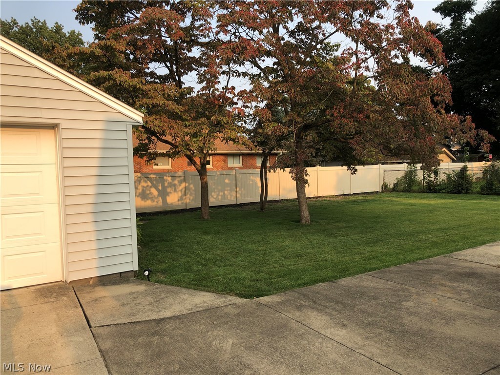 1883 8th Street Southwest Akron, OH 44314 - Photo 3 of 18