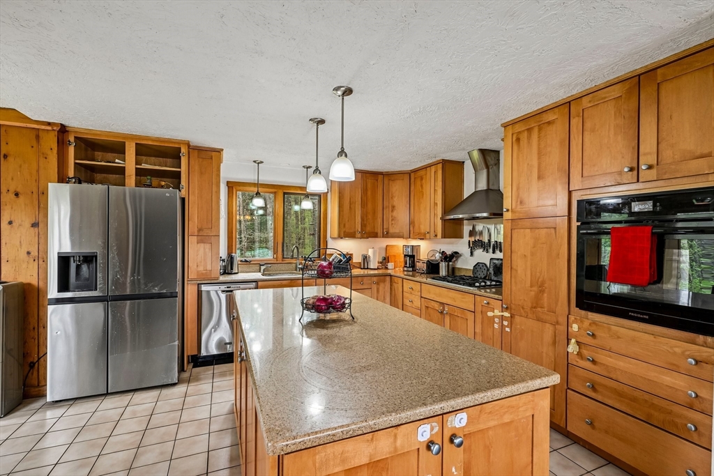 157 Robinson Road Oakham, MA 01068 - Photo 12 of 28