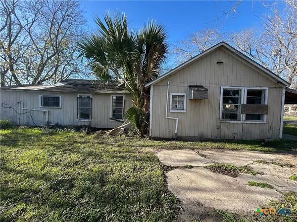 $45,000 | 1109 East Power Avenue, Victoria, TX 77901
