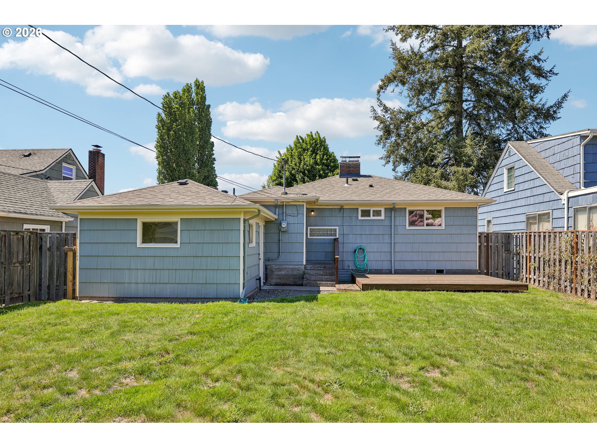 536 28th Avenue Longview, WA 98632 - Photo 23 of 26 a front view of house with yard and green space