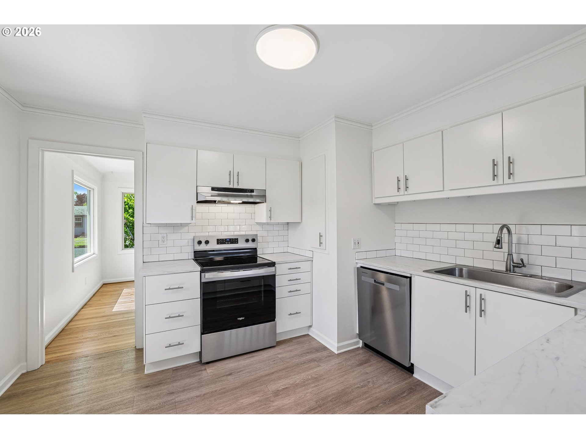 536 28th Avenue Longview, WA 98632 - Photo 8 of 26 a kitchen with stainless steel appliances granite countertop a stove sink and cabinets