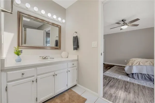 a en suite bathroom with a double vanity sink and a mirror