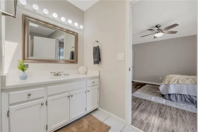 a en suite bathroom with a double vanity sink and a mirror
