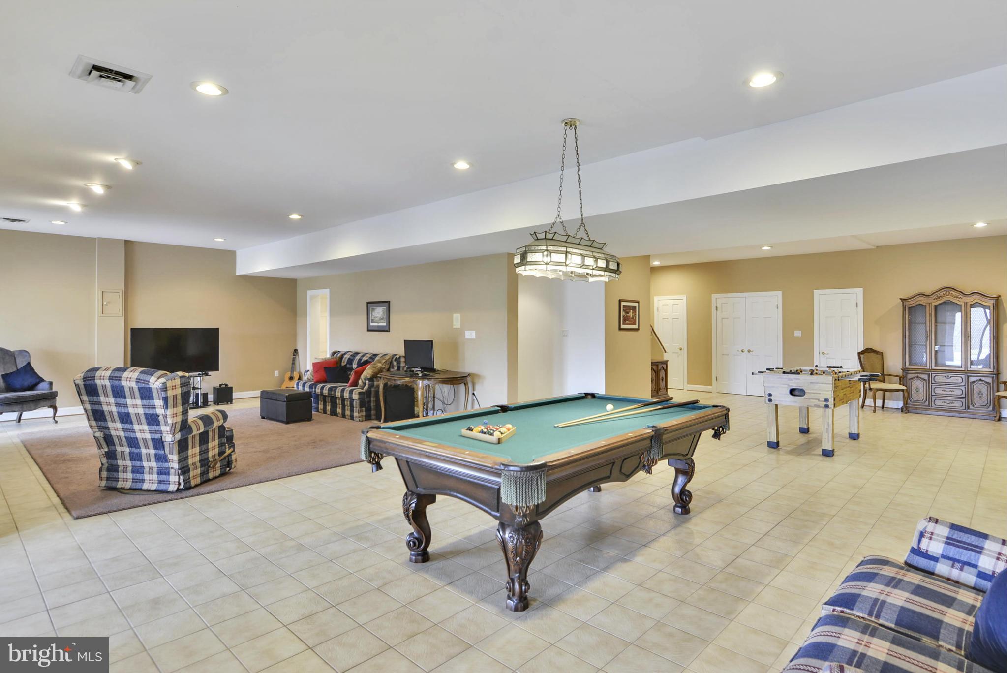 19117 Jerusalem Road Poolesville, MD 20837 - Photo 22 of 30 a room with furniture and view of living room