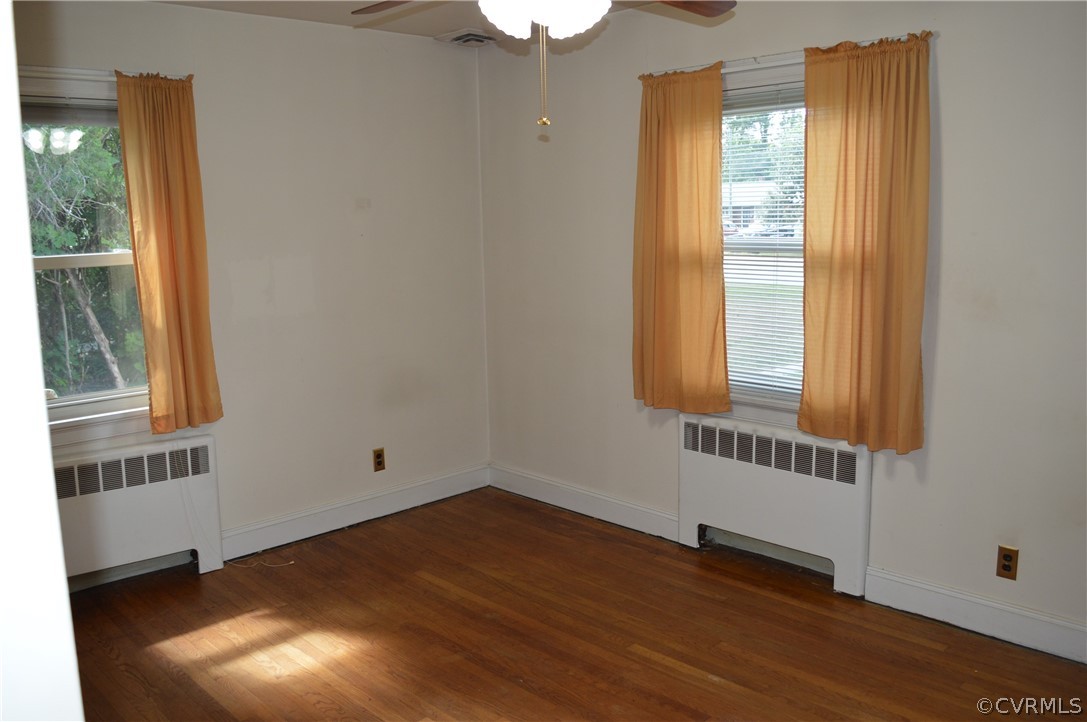 2825 Dumbarton Road Henrico, VA 23228 - Photo 23 of 50 1st floor front bedroom with full bath (shower)