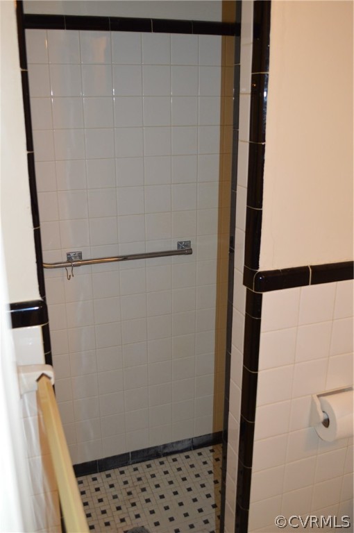 2825 Dumbarton Road Henrico, VA 23228 - Photo 26 of 50 1st floor bathroom shower