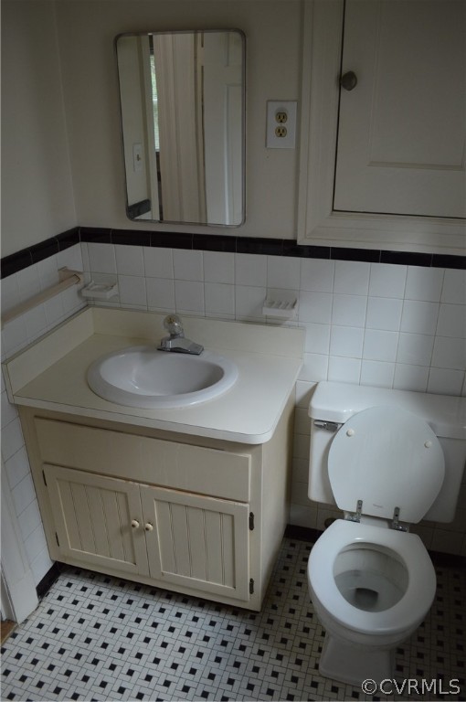 2825 Dumbarton Road Henrico, VA 23228 - Photo 34 of 50 Upstairs hall bath