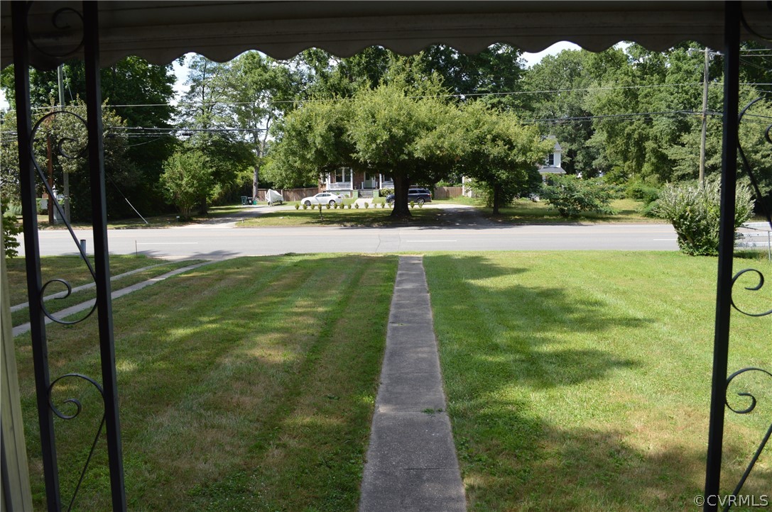 2825 Dumbarton Road Henrico, VA 23228 - Photo 4 of 50 Front yard