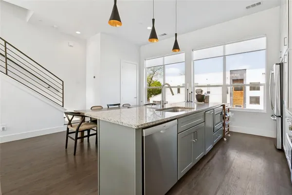 $3,200 | 2319 Kirby Street, Unit 102, Dallas, TX 75204