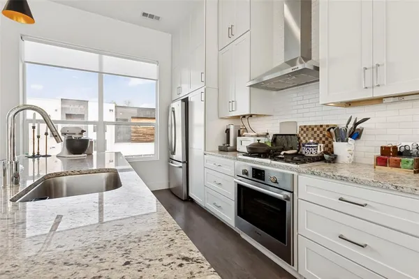 $3,200 | 2319 Kirby Street, Unit 102, Dallas, TX 75204