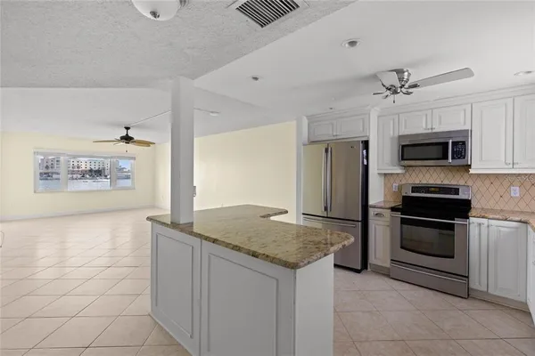 $1,850 | 4775 Cove Circle, Unit 202, St. Petersburg, FL 33708