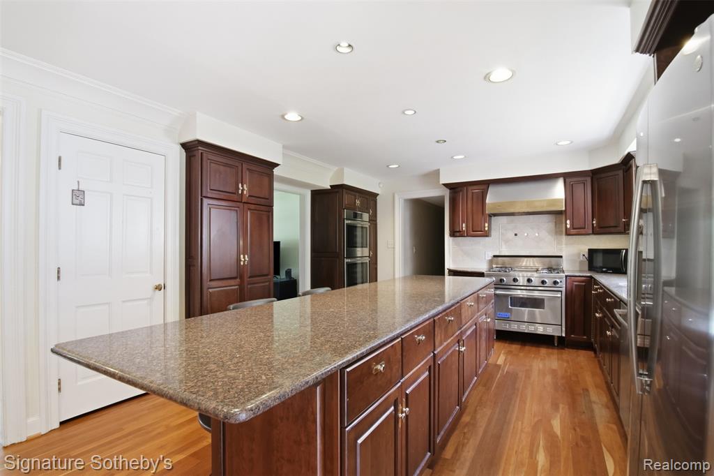 4784 Walnut Lake Road Bloomfield Hills, MI 48301 - Photo 5 of 17