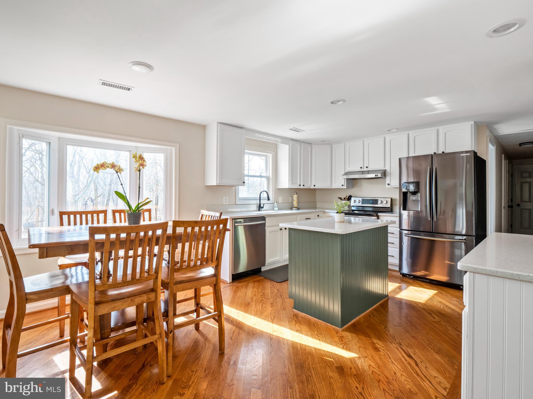 14533 Lightner Road Haymarket, VA 20169 - Photo 3 of 49 sun filled eating nook off the kitchen