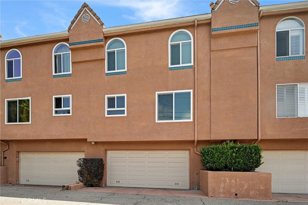 7267 Corbin Avenue, Unit M Winnetka, CA 91306 - Photo 24 of 28 a front view of a house