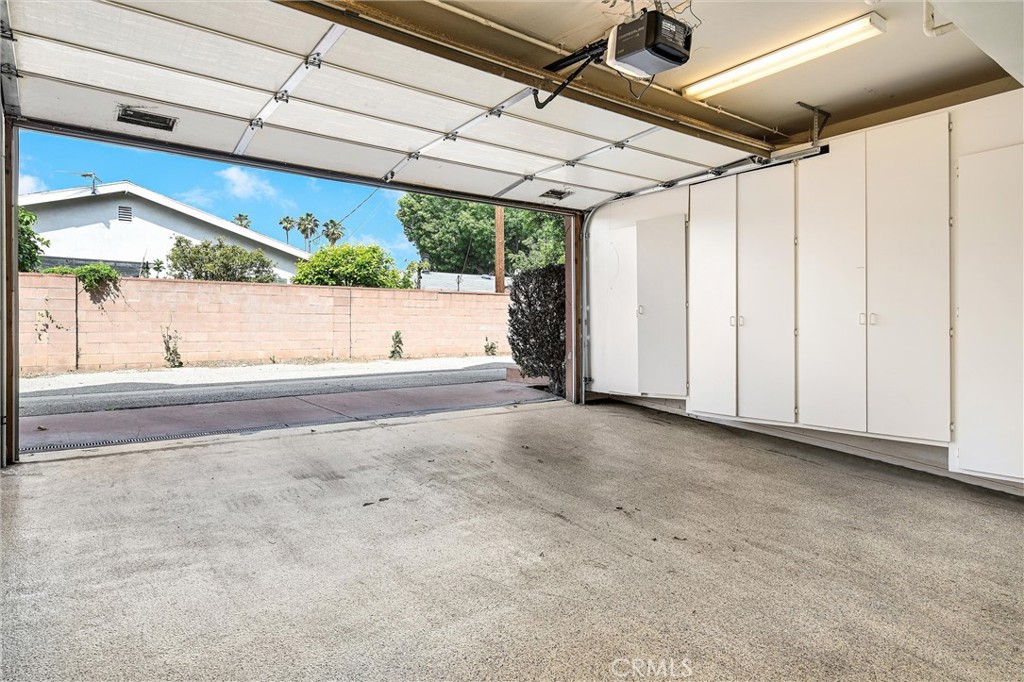 7267 Corbin Avenue, Unit M Winnetka, CA 91306 - Photo 26 of 28 a view of a backyard of a house