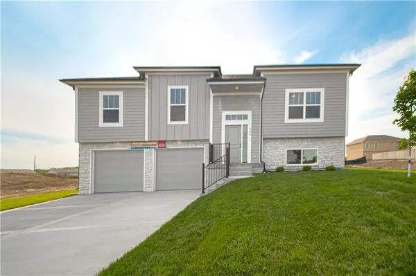 $350,000 | 680 South Tybrook Avenue, Independence, MO 64056