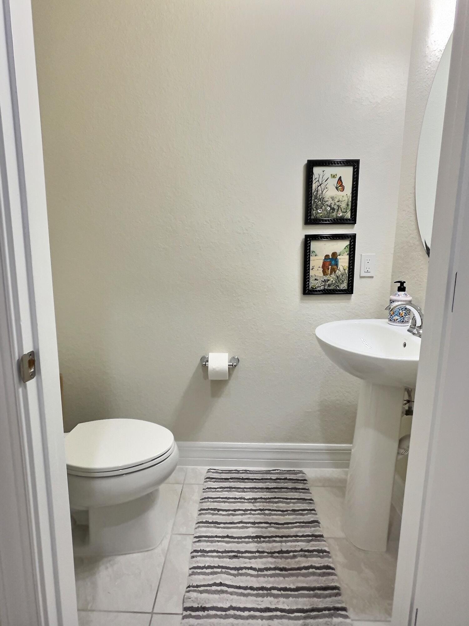 4829 Chantilly Road Lake Worth, FL 33467 - Photo 6 of 31 a bathroom with a sink and a toilet