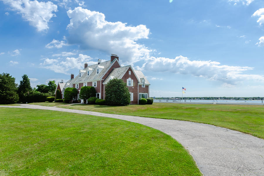 42 Robinwood Road Buzzards Bay, MA 02532 - Photo 5 of 39 a front view of a house with garden