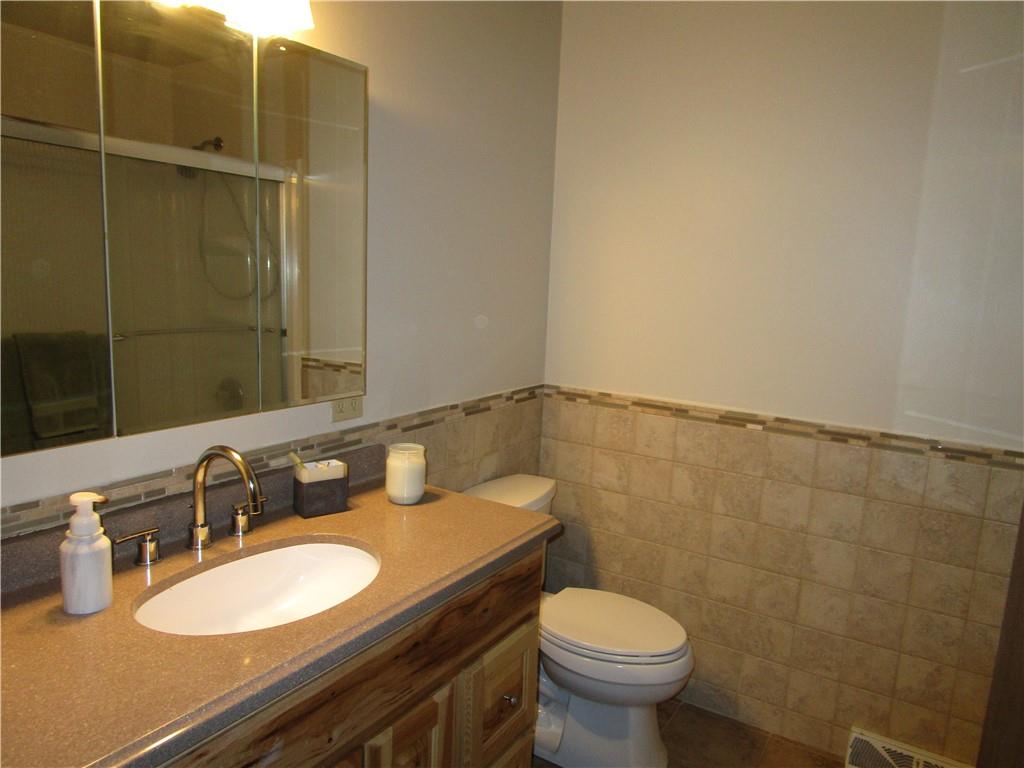 2872 Gull Lane Transfer, PA 16154 - Photo 14 of 26