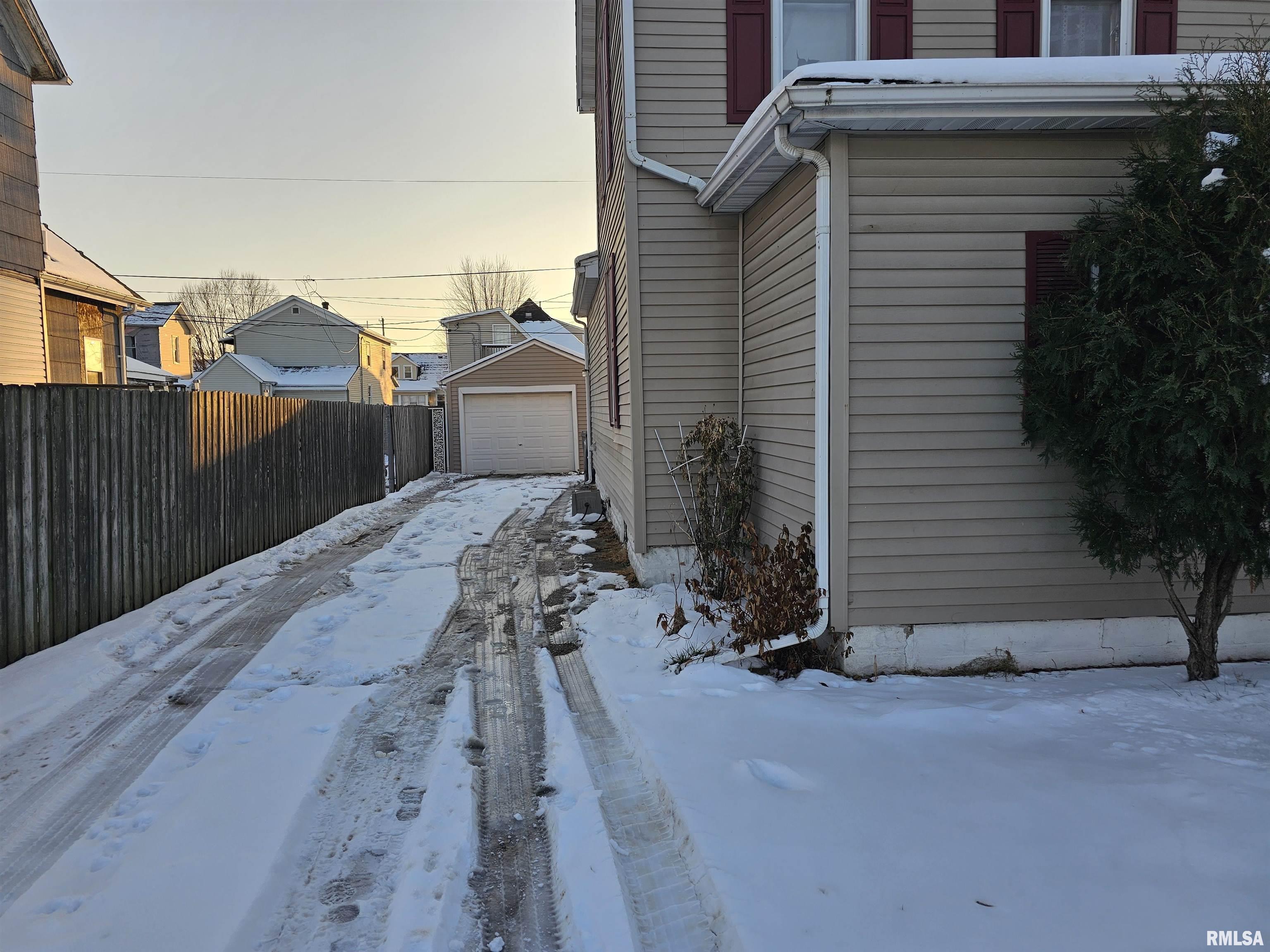 318 Catherine Street Pekin, IL 61554 - Photo 6 of 37