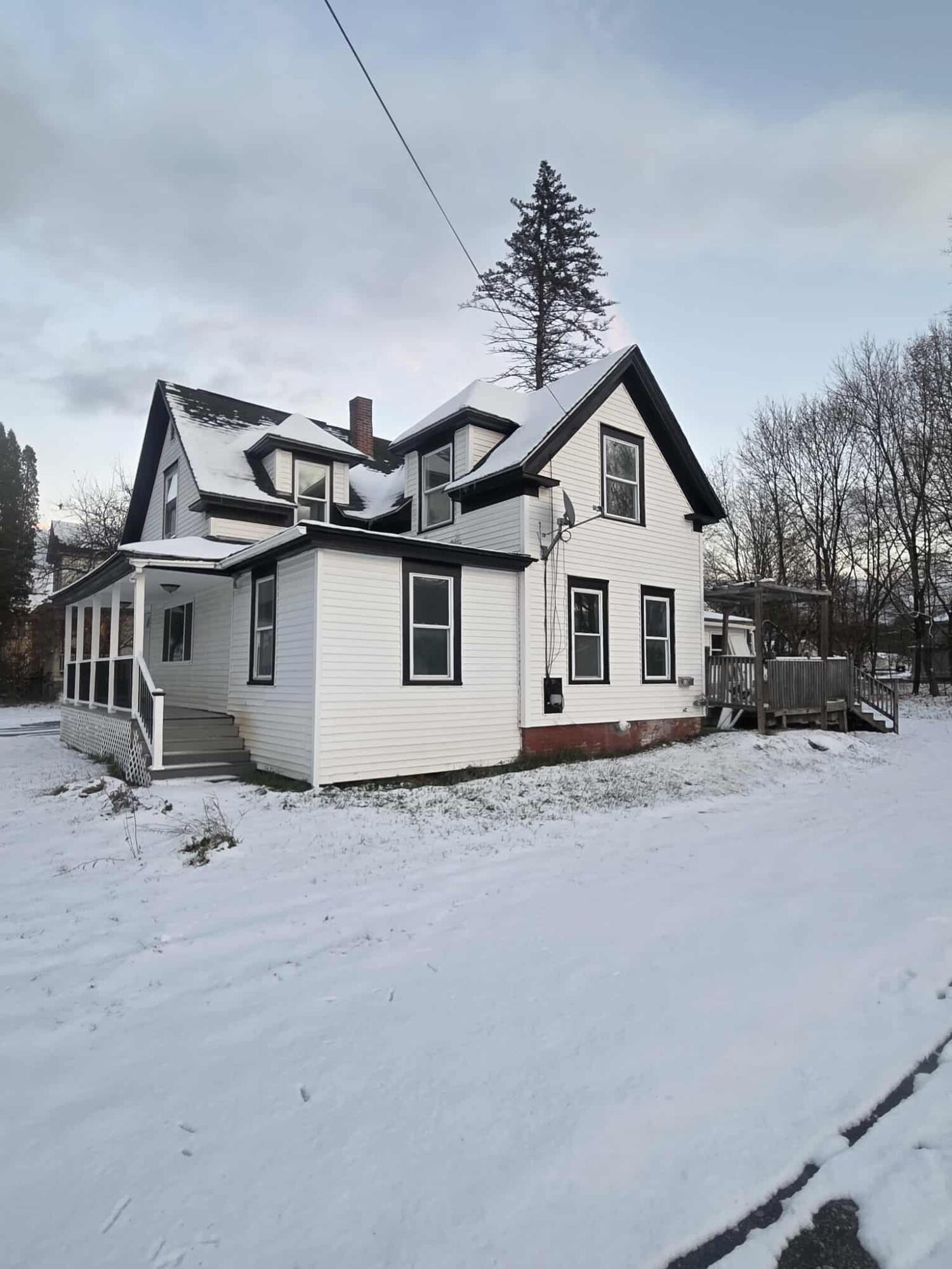 13 Heald Street Madison, ME 04950 - Photo 3 of 32 bceb15ce-228c-47c5-aaaa-9bea051a07c2 (1)