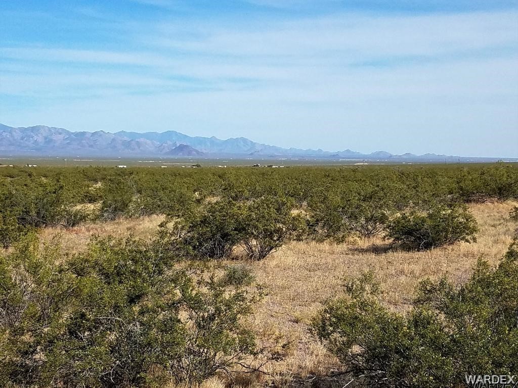 5870 Muscovite Road Golden Valley, AZ 86413 - Photo 7 of 21 a view of an ocean and mountain